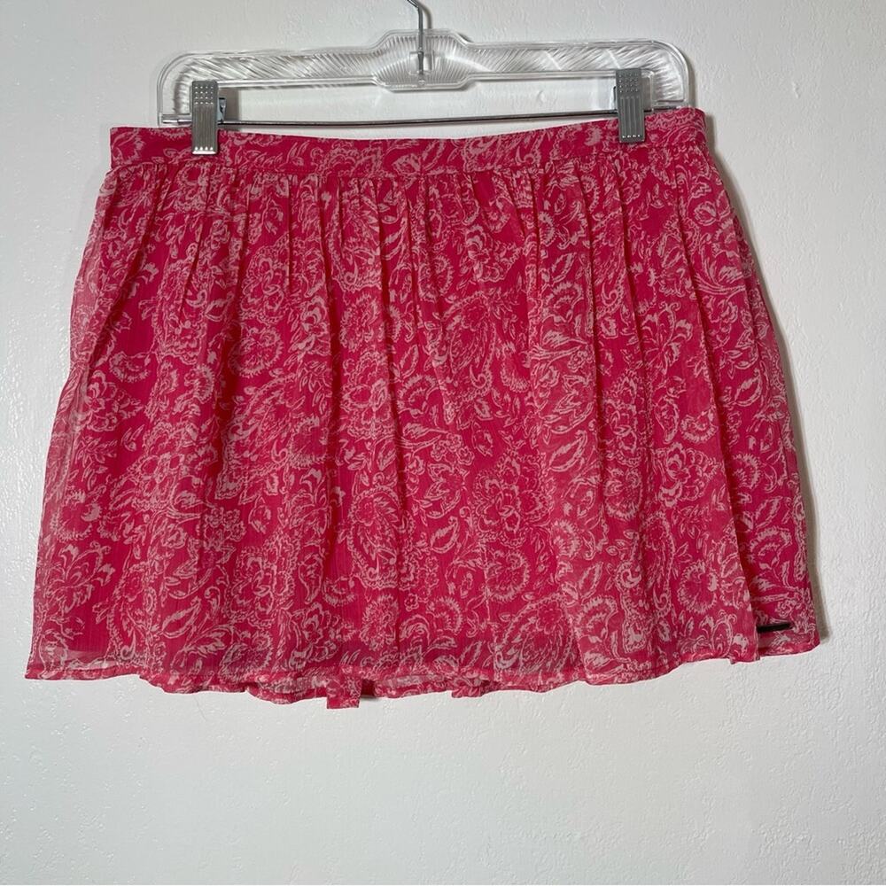 Abercrombie & Fitch, Mini Skirt Flowy. Size Large. In excellent condition!